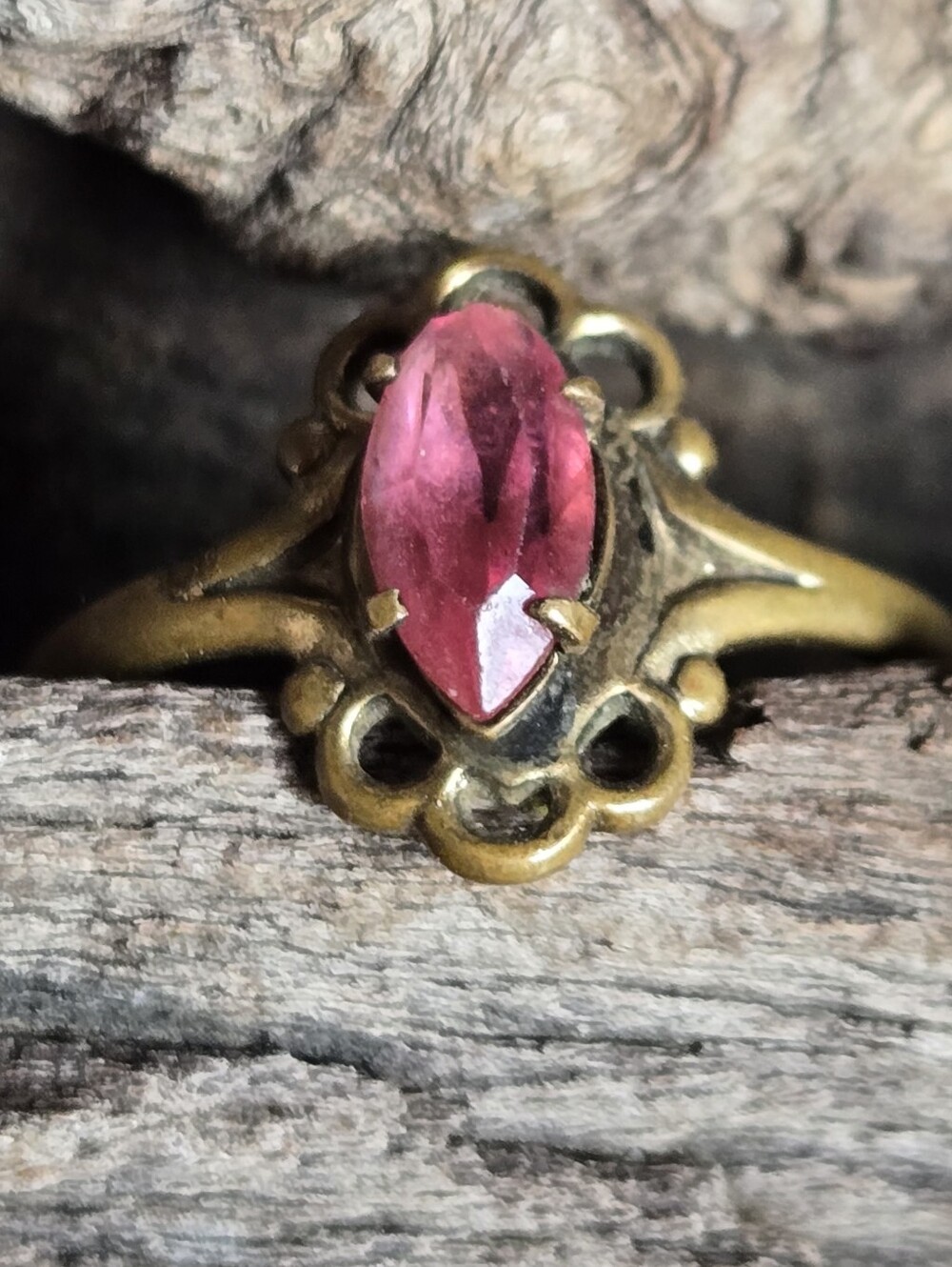 Vintage Copper Tone Pink Marquise Stone Filigree Ring Size 5 POR000009